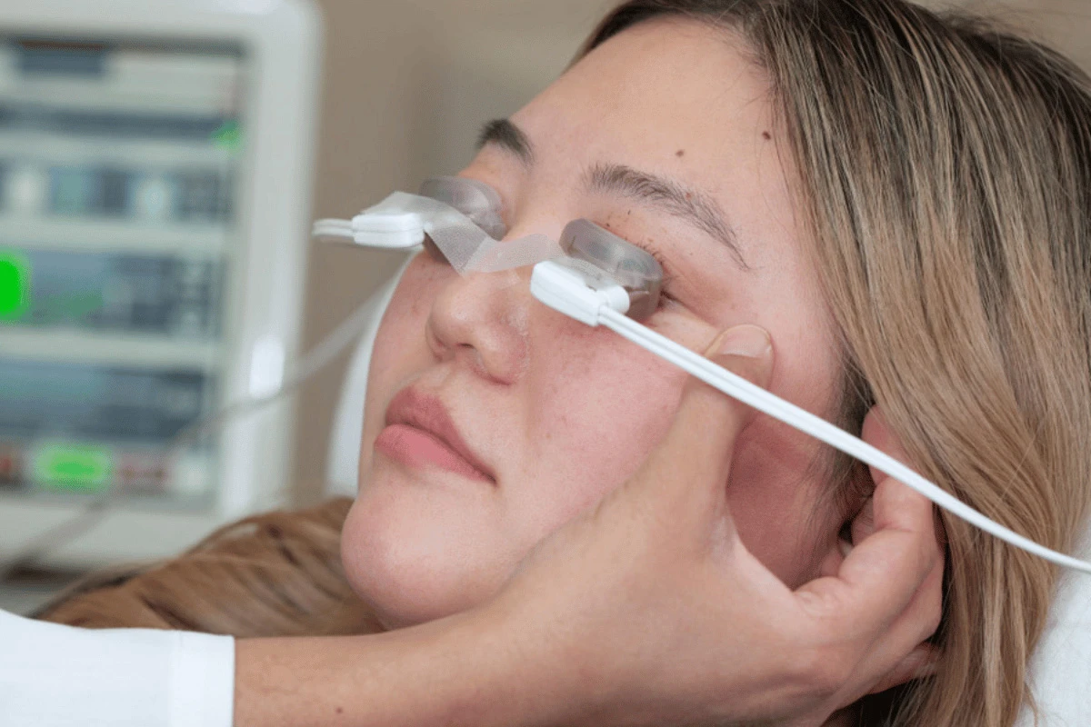 Lipiflow dry eye treatment on a female patient in office