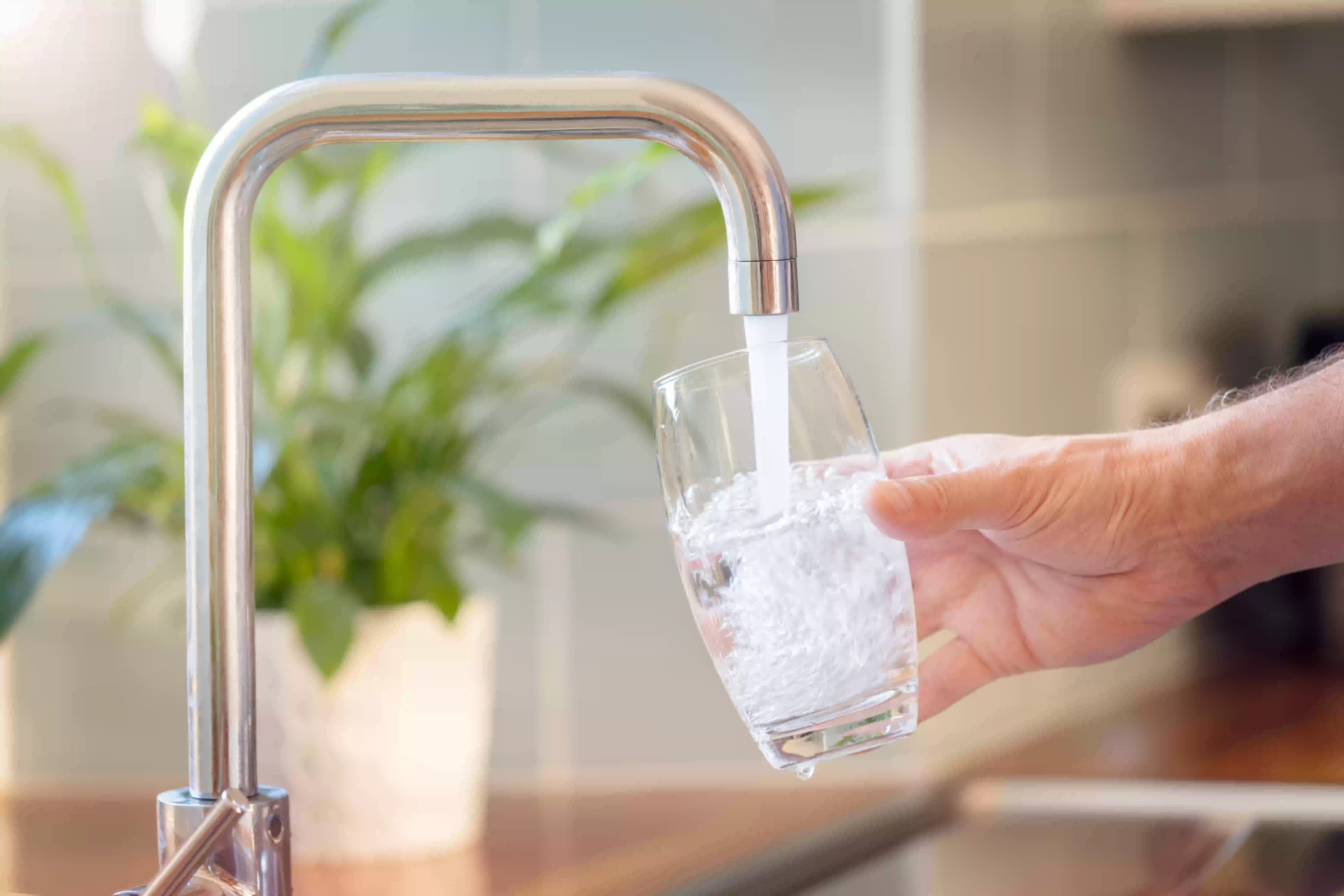 Hydration and Eye Health: Can Drinking More Water Reduce Dry Eye?